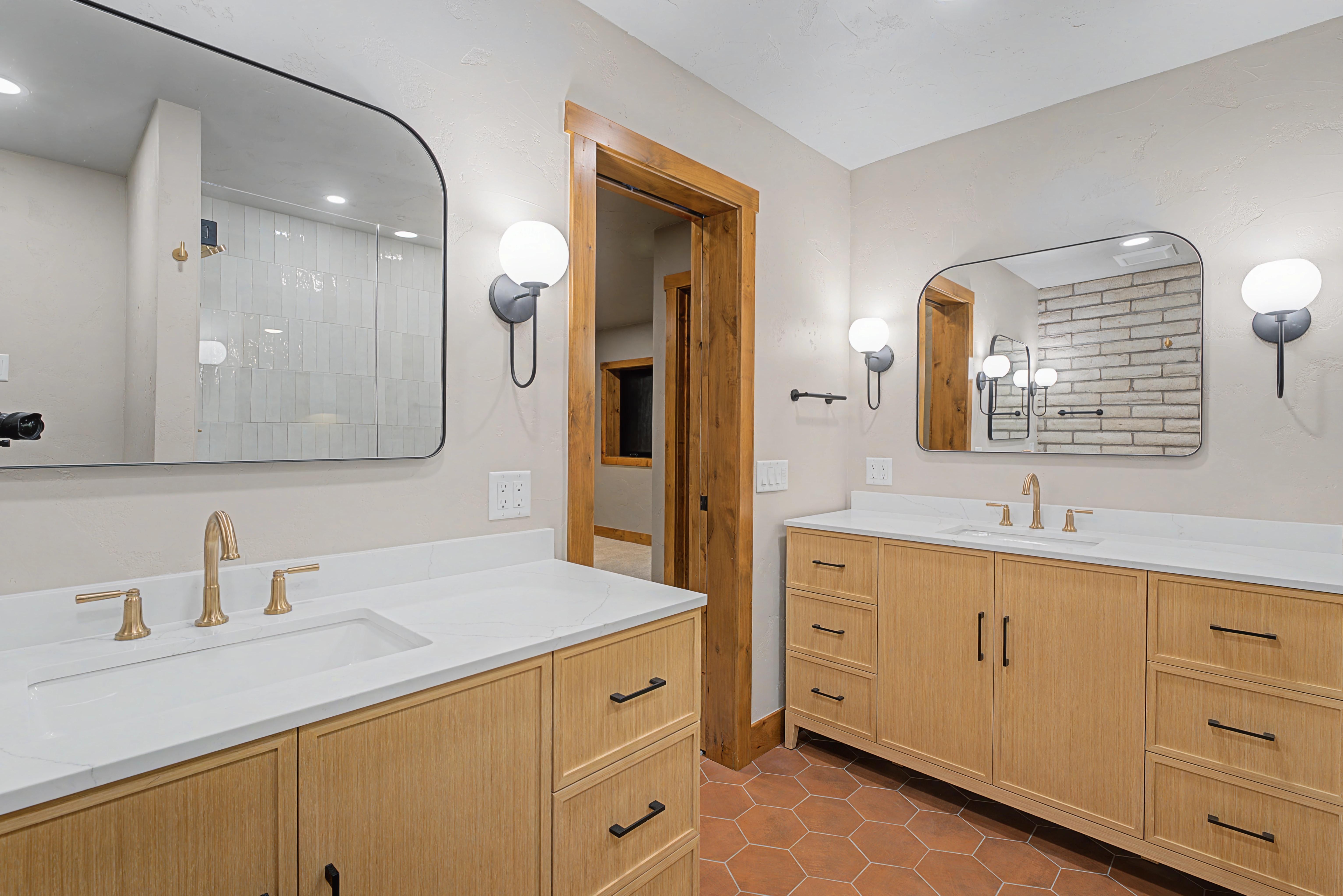 Ridgewood Bath polished fixtures and hardware